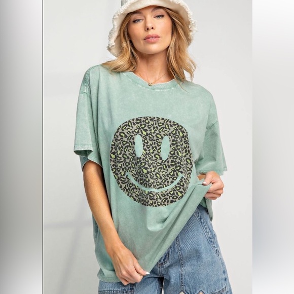 easel Tops - 846 1X -3X ❤️ EASEL HAPPY FACE sage PRINT WASHED COTTON TOP